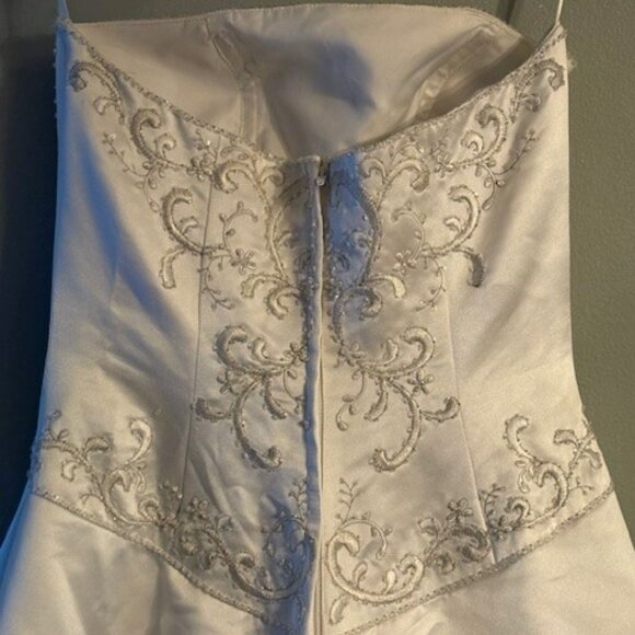 David’s Bridal Michaelangelo/T8589 Strapless Beaded Wedding Dress - Picture 7 of 10